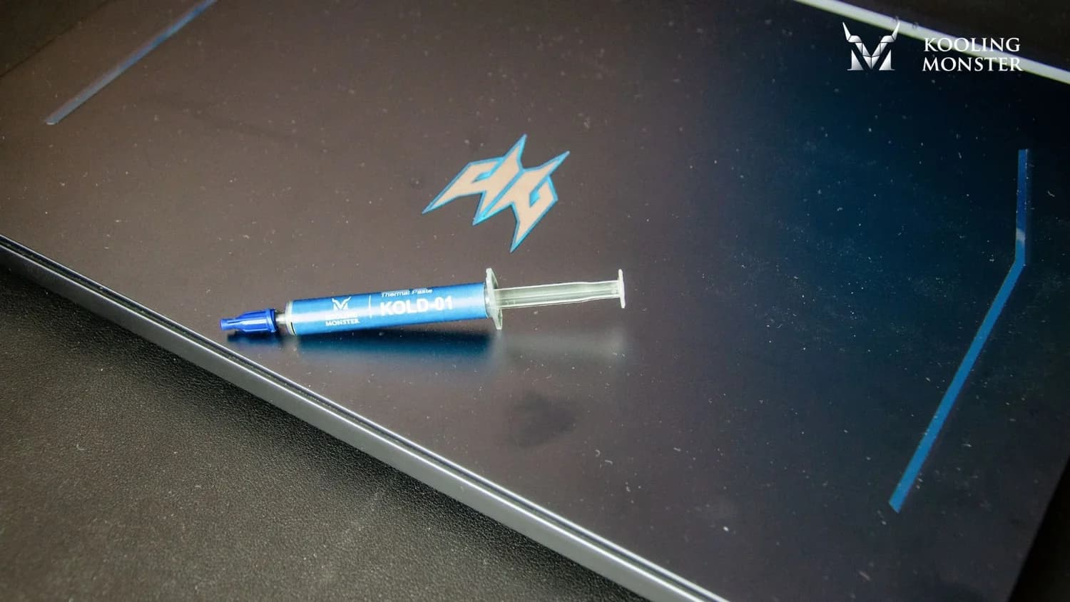 Acer PREDATOR HELIOS 300 - 清潔與更換散熱膏