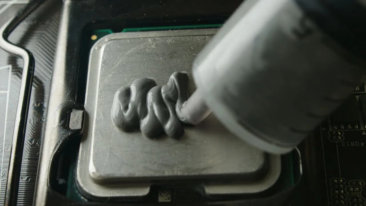 散熱膏要整管倒在處理器上嗎?